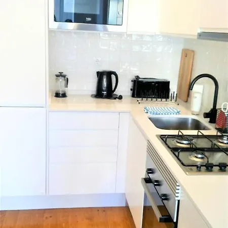 Bright Alcantara Escape With Ac Apartment